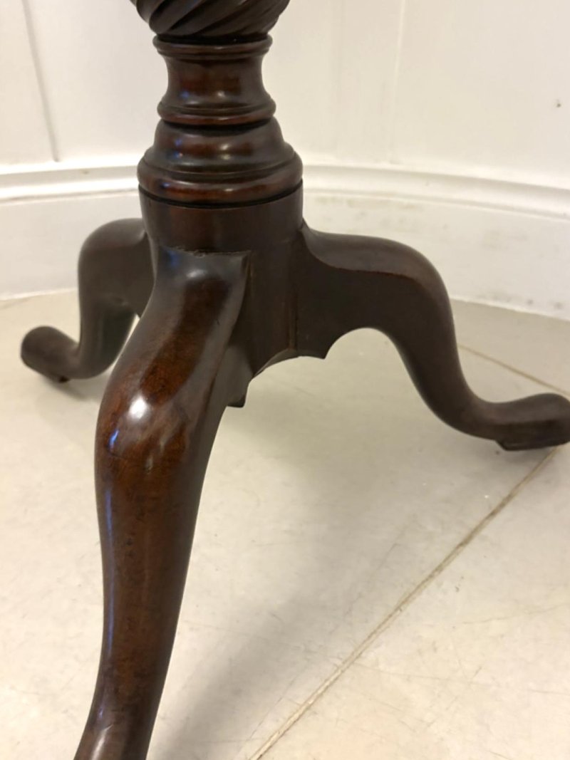 Antique 18th Century Quality Chippendale Mahogany Tilt-Top Tripod Table